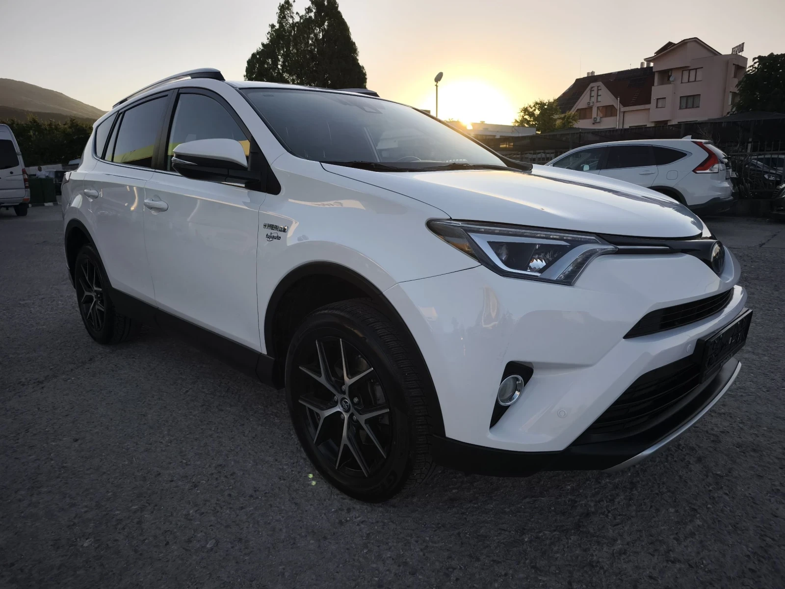 Toyota Rav4 2.5 HYBRID LUXURY FULL SERVICE IN TOYOTA  - изображение 2