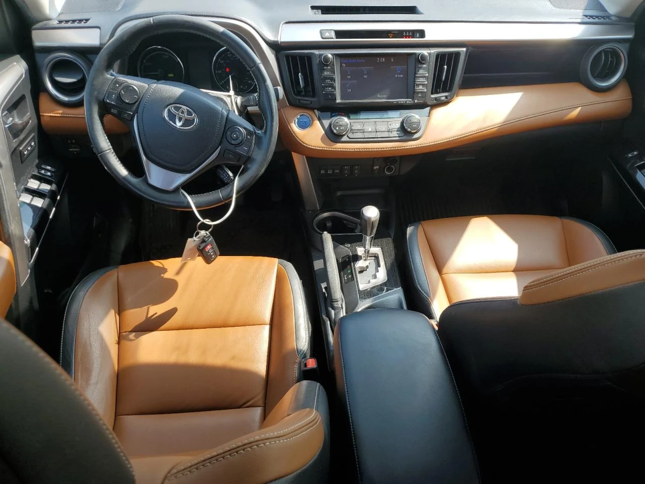 Toyota Rav4 HV LIMITED 4x4 - изображение 8