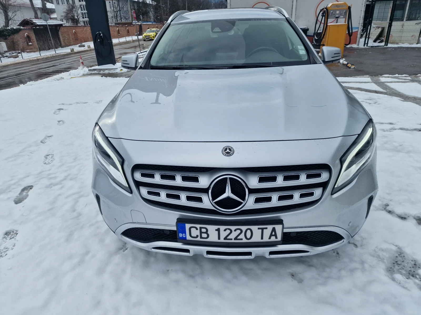 Mercedes-Benz GLA 220 СЕРВИЗНА ИСТОРИЯ В SILVER STAR СОФИЯ  - изображение 4