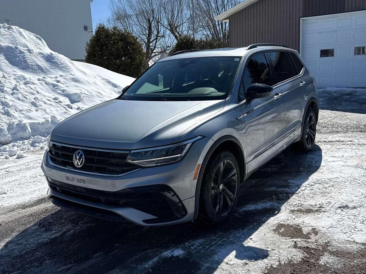 VW Tiguan Comfortline R Line Black Edition| DISTRONIC| CARFX | Auto.bg — изображение 1