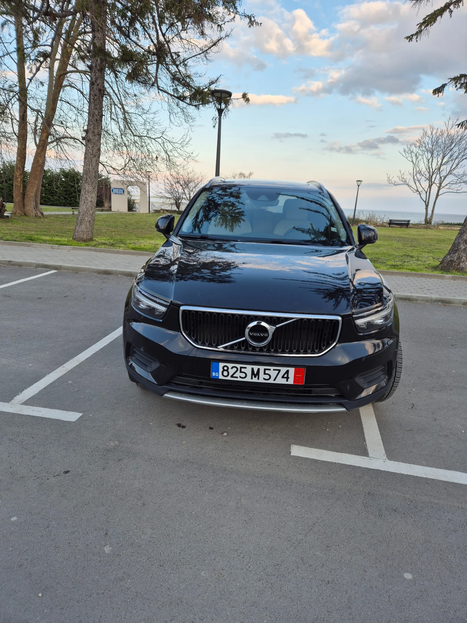 Volvo XC40 Т5. 4х4.LED. NAVI. 59 хил.км. 252к.с. LANE ASSIST., снимка 2 - Автомобили и джипове - 54059965