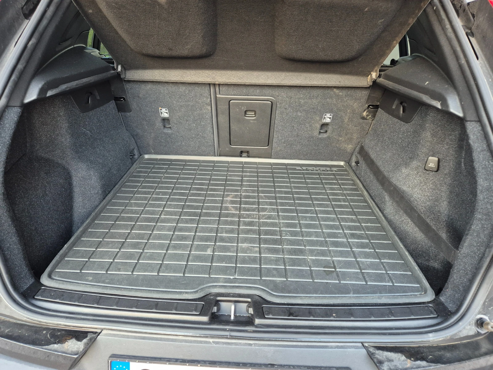 Volvo XC40 Т5. 4х4.LED. NAVI. 59 хил.км. 252к.с. LANE ASSIST., снимка 8 - Автомобили и джипове - 54059965