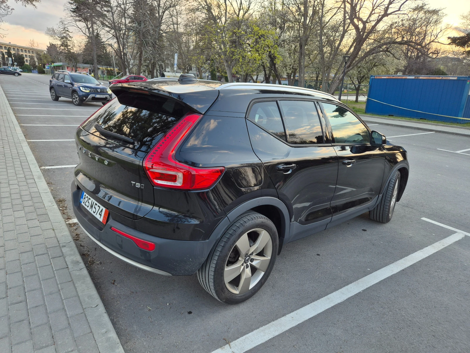 Volvo XC40 Т5. 4х4.LED. NAVI. 59 хил.км. 252к.с. LANE ASSIST., снимка 4 - Автомобили и джипове - 54059965