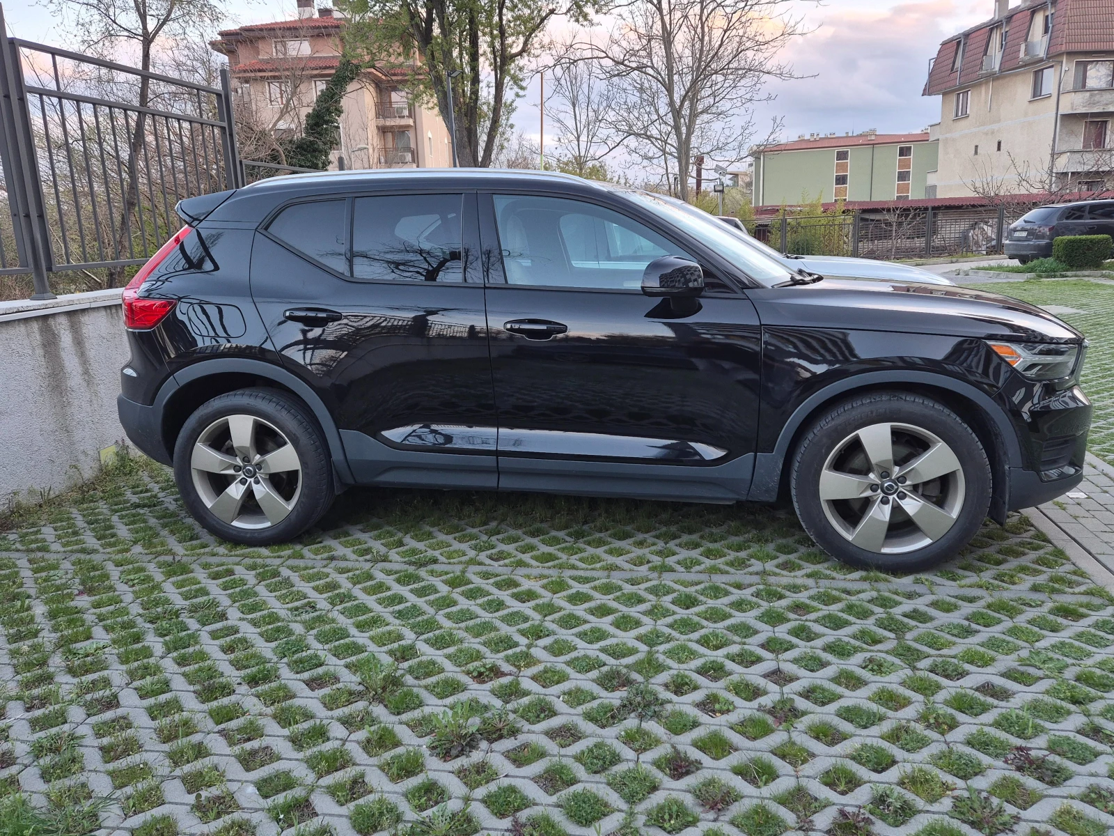 Volvo XC40 Т5. 4х4.LED. NAVI. 59 хил.км. 252к.с. LANE ASSIST., снимка 3 - Автомобили и джипове - 54059965