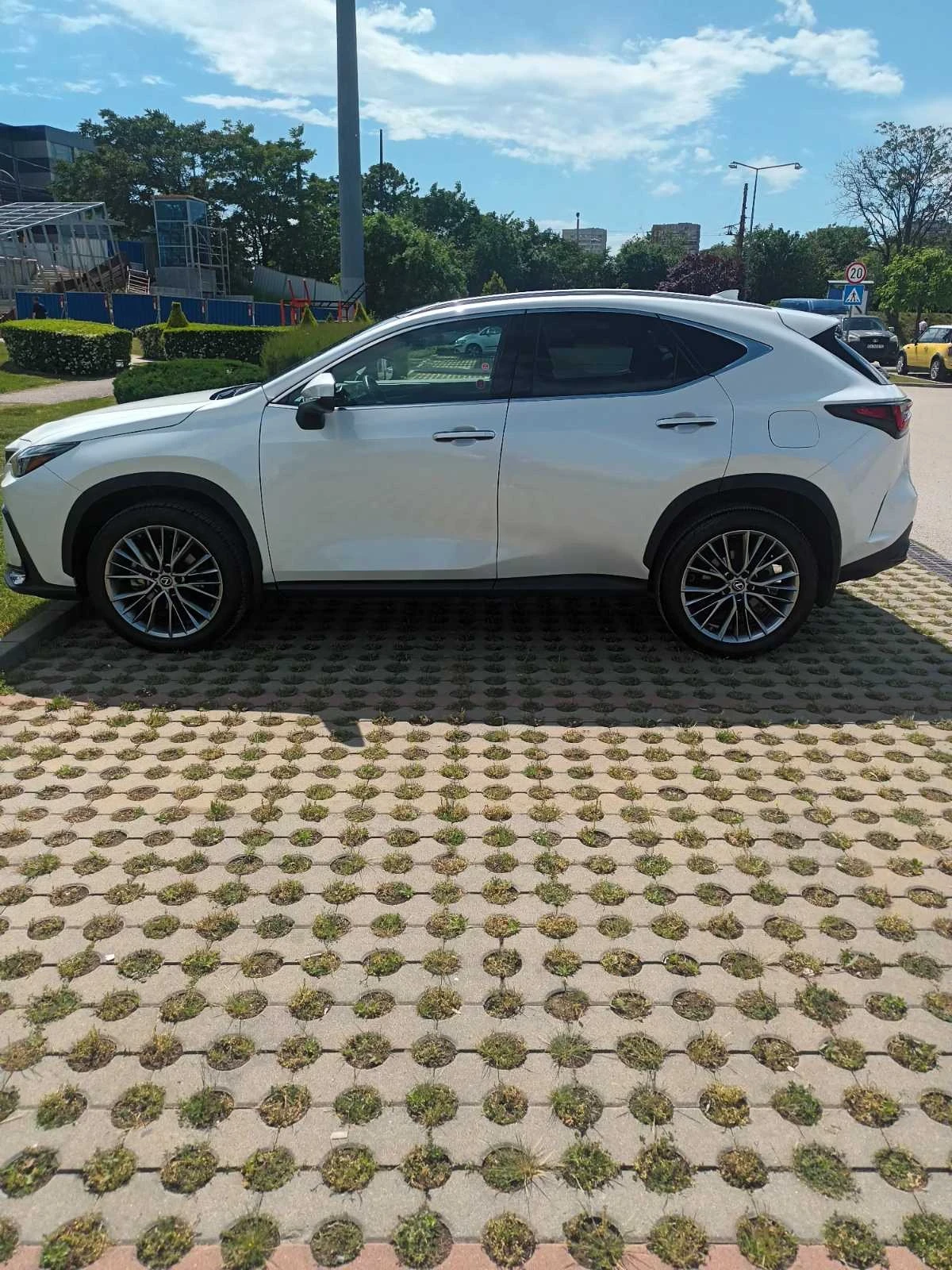 Lexus NX 350h, снимка 7 - Автомобили и джипове - 54767288