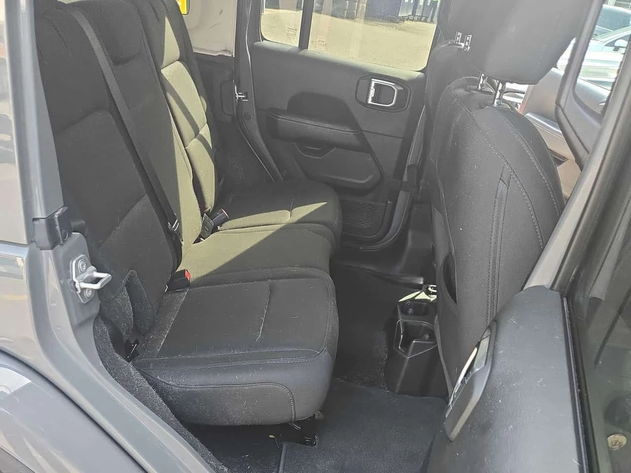 Jeep Wrangler * Sahara * ПОДГРЕВ * ОТ ПРЕДСТАВИТЕЛСТВО, снимка 14 - Автомобили и джипове - 54992033