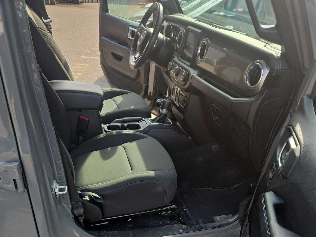 Jeep Wrangler * Sahara * ПОДГРЕВ * ОТ ПРЕДСТАВИТЕЛСТВО, снимка 15 - Автомобили и джипове - 54992033