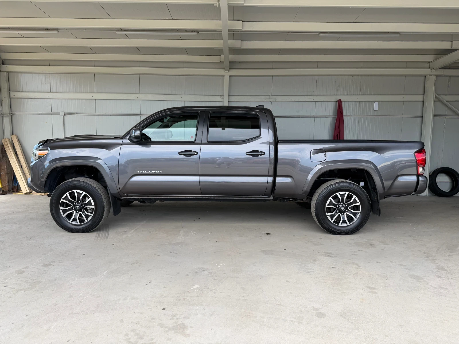 Toyota Tacoma Наличен КАТО НОВ, снимка 2 - Автомобили и джипове - 55053138