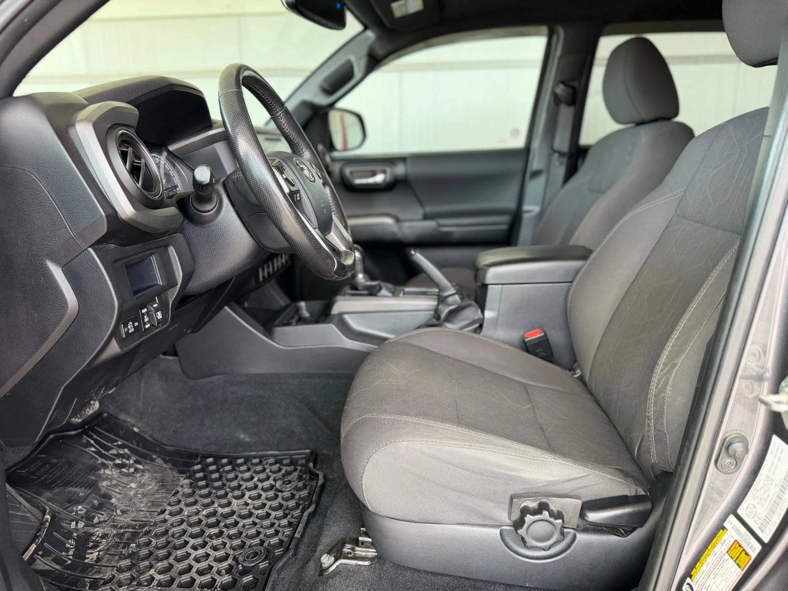 Toyota Tacoma Наличен КАТО НОВ, снимка 11 - Автомобили и джипове - 55053138