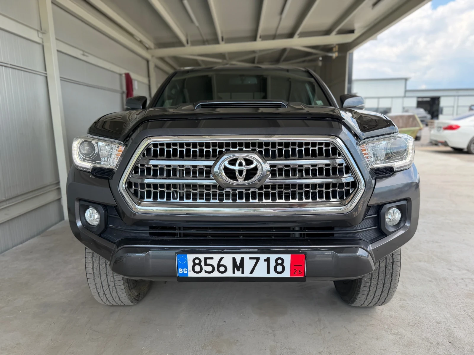 Toyota Tacoma Наличен КАТО НОВ, снимка 8 - Автомобили и джипове - 55053138