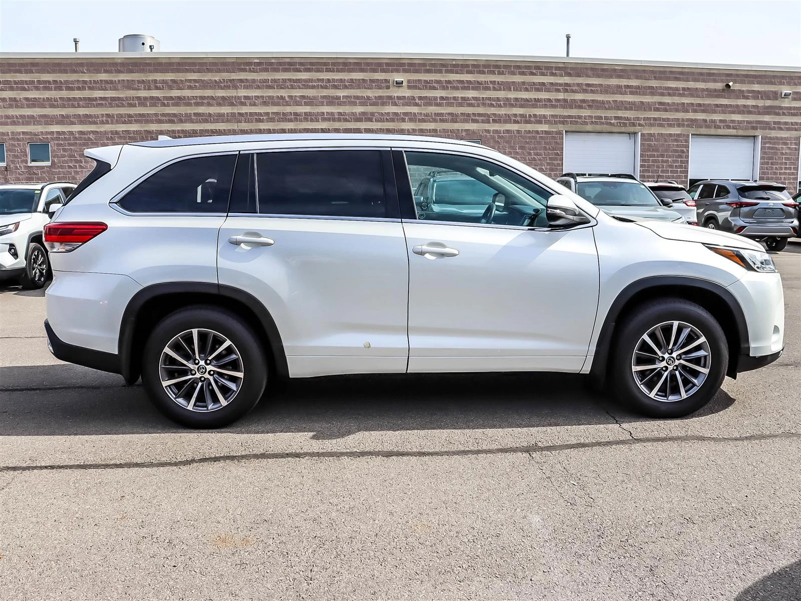 Toyota Highlander XLE AWD !FULL!, снимка 3 - Автомобили и джипове - 55098538