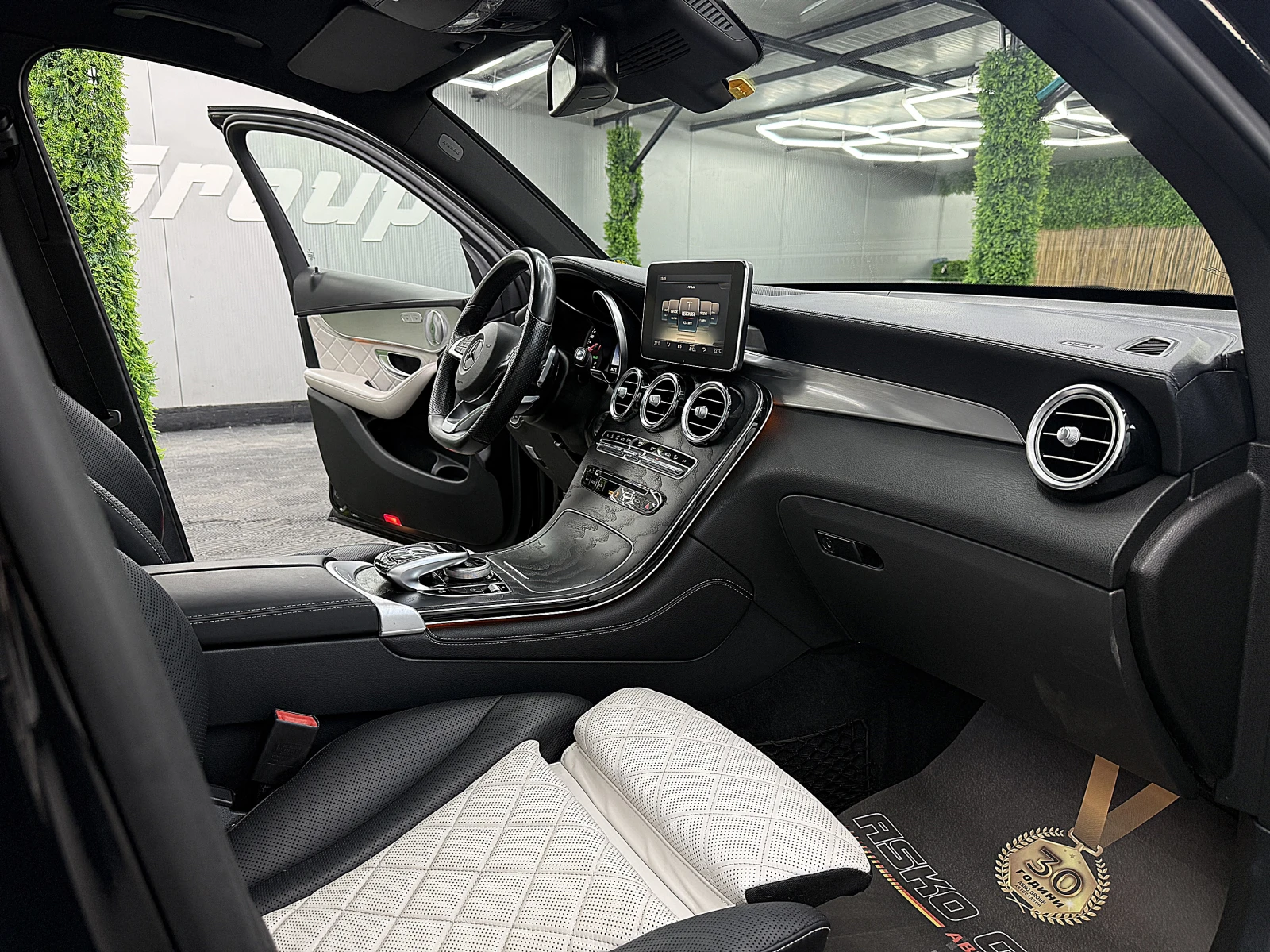 Mercedes-Benz GLC 250 designo/AMG-/PANORAMA/KeylessGo/ ГЕРМАНИЯ ЛИЗИНГ, снимка 11 - Автомобили и джипове - 56252265