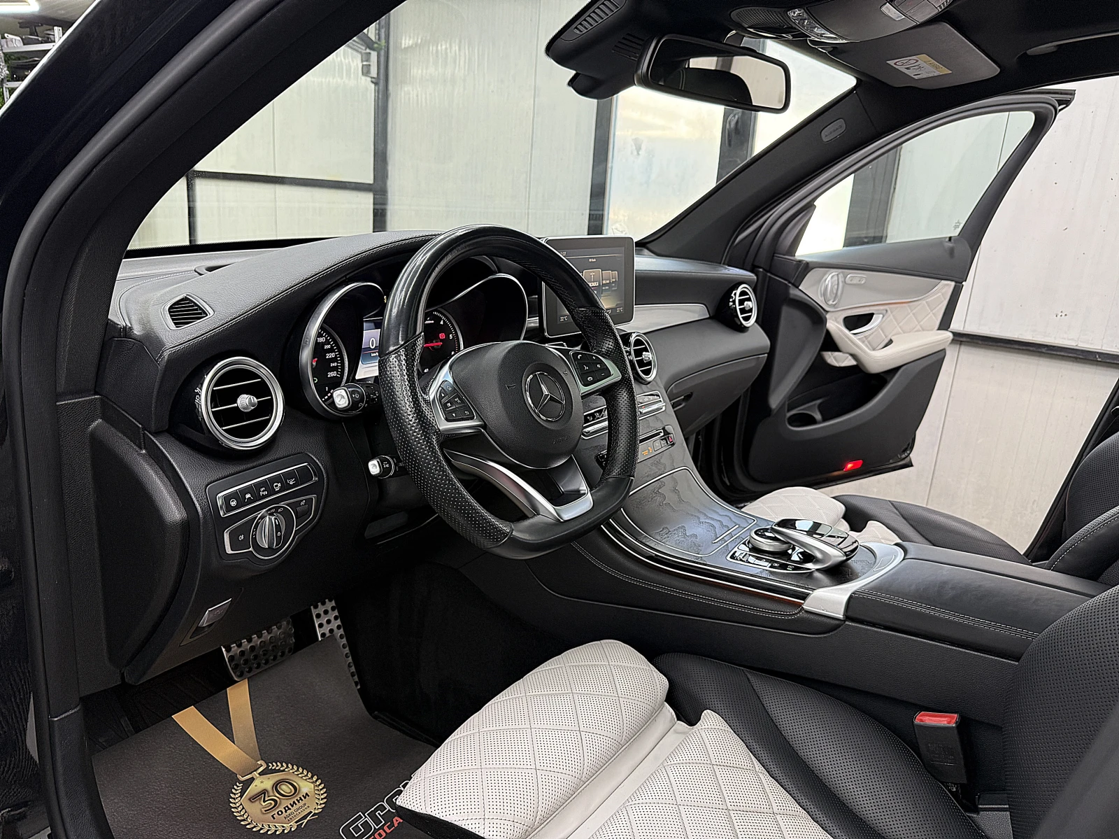 Mercedes-Benz GLC 250 designo/AMG-/PANORAMA/KeylessGo/ ГЕРМАНИЯ ЛИЗИНГ, снимка 14 - Автомобили и джипове - 56252265