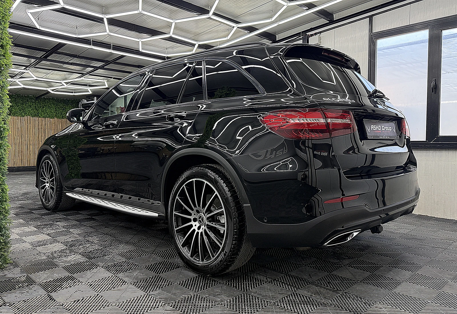 Mercedes-Benz GLC 250 designo/AMG-/PANORAMA/KeylessGo/ ГЕРМАНИЯ ЛИЗИНГ, снимка 4 - Автомобили и джипове - 56252265