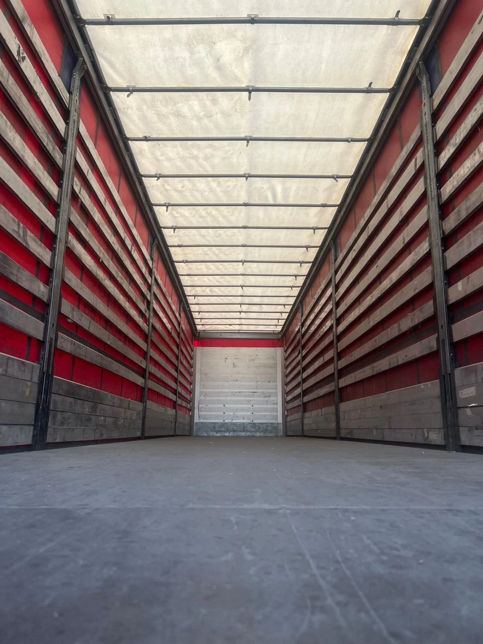 Полуремарке Schmitz SCB S3T /ТОП състояние / Напълно обслужено, снимка 13 - Ремаркета - 53898618