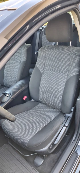 Toyota Avensis 1.6 VVT-I, снимка 11