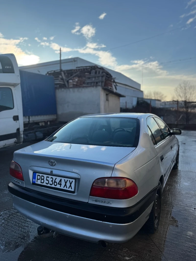 Toyota Avensis Vvt-i, снимка 5 - Автомобили и джипове - 48313273