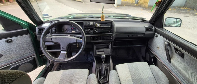 VW Golf 1.8, снимка 5 - Автомобили и джипове - 52723032
