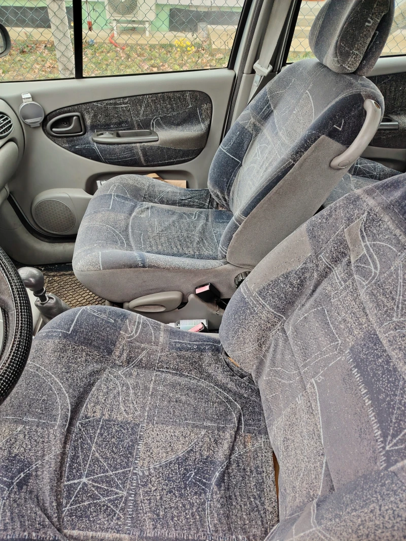 Renault Scenic 1.6, снимка 4 - Автомобили и джипове - 52592808