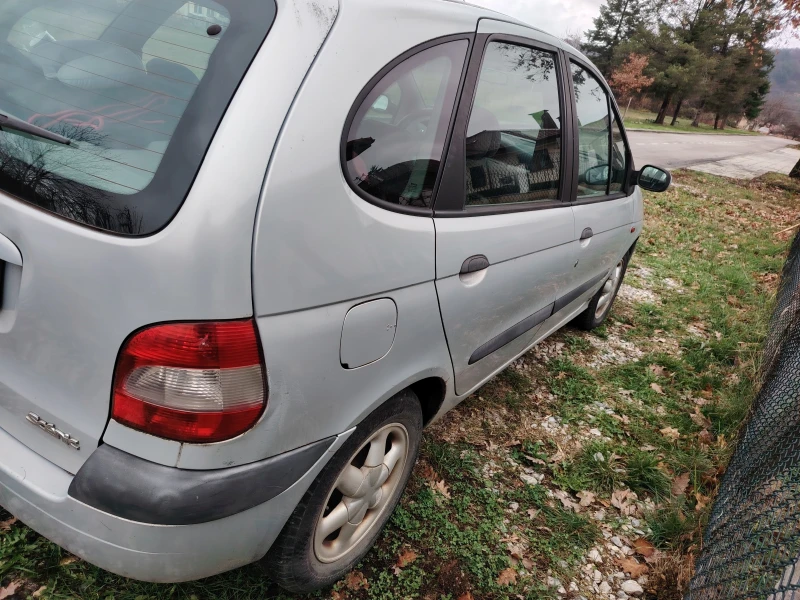 Renault Scenic 1.6, снимка 8 - Автомобили и джипове - 52592808