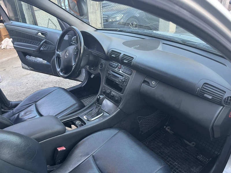 Mercedes-Benz C 220, снимка 9 - Автомобили и джипове - 52874035