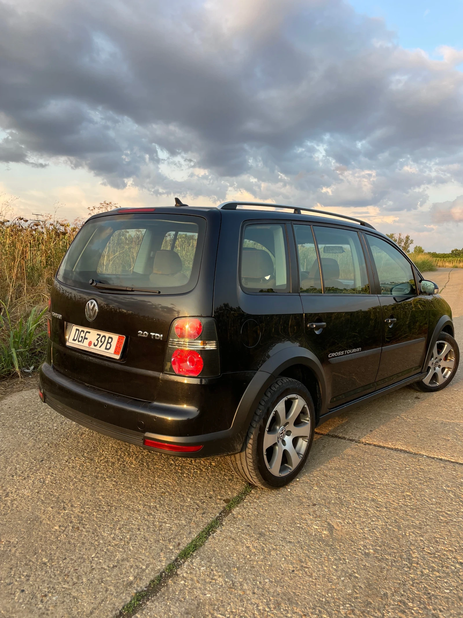 VW Touran 2.0TDI CROSS - изображение 8