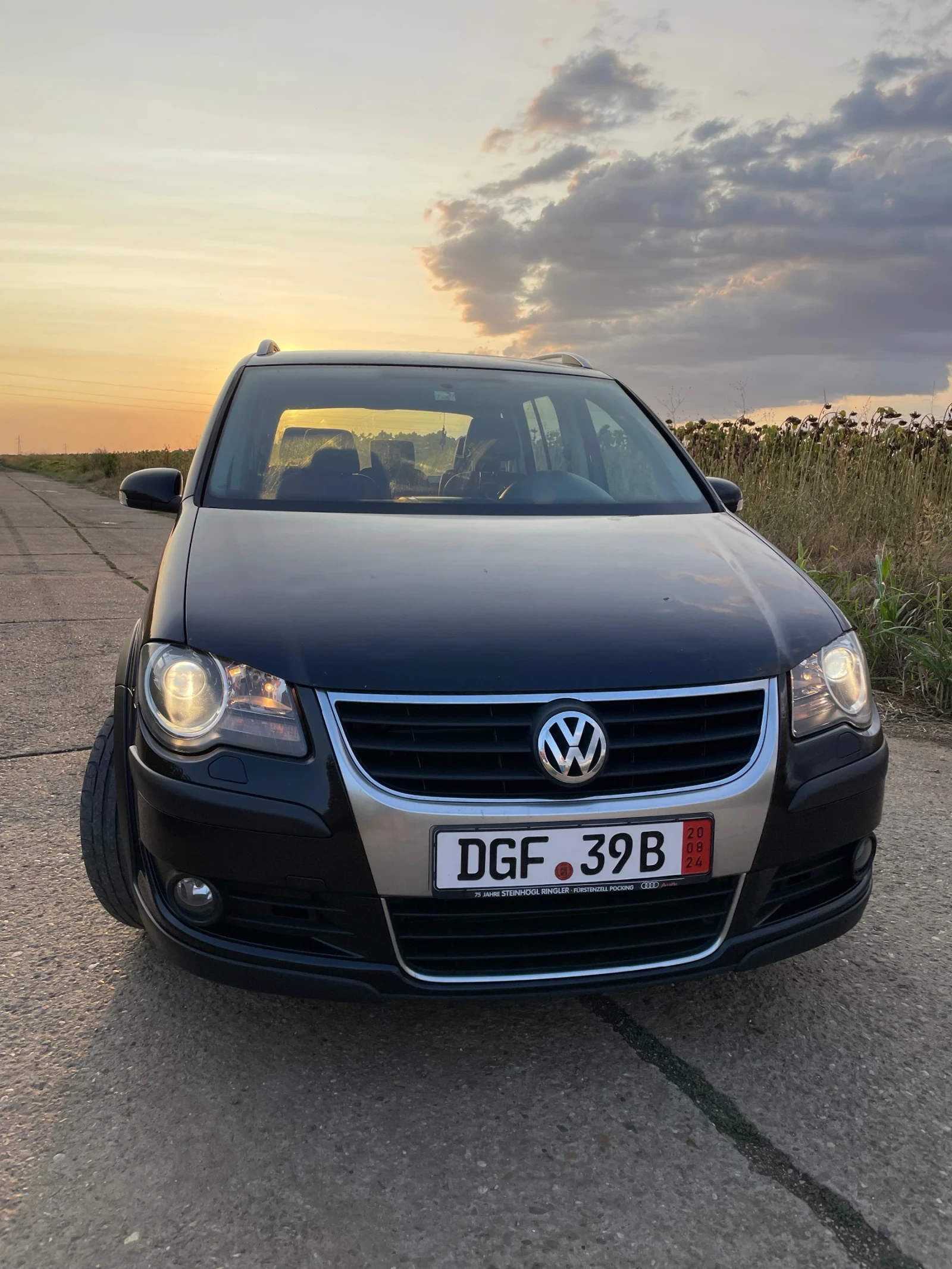 VW Touran 2.0TDI CROSS - изображение 2