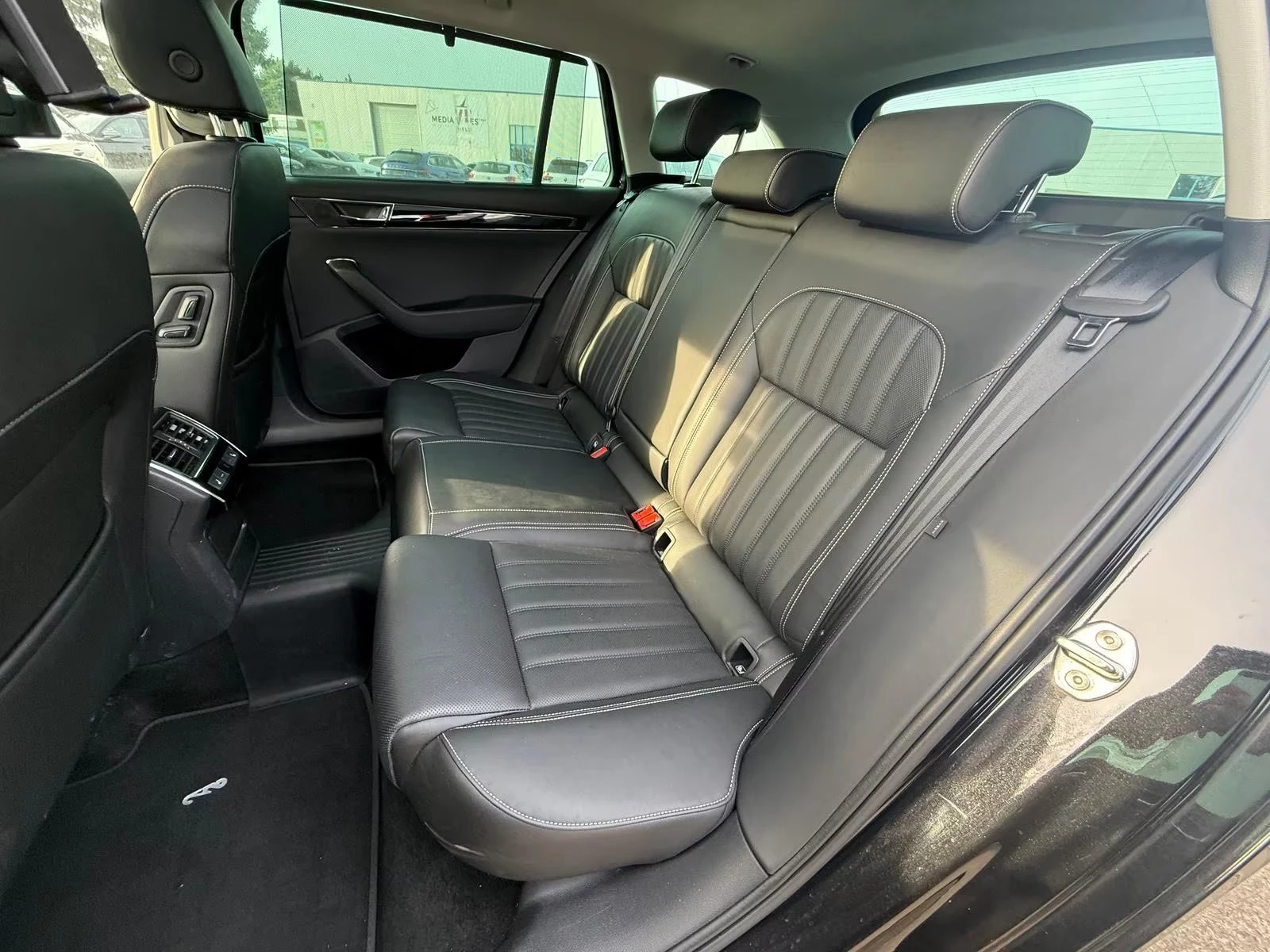 Skoda Superb iV/L&K/218HP/PANO/CAM/MEMO/CANTON/AHK/DSG/172q, снимка 11 - Автомобили и джипове - 54227971