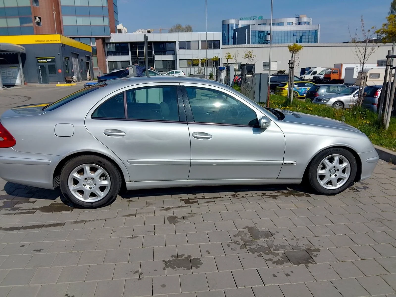 Mercedes-Benz E 270, снимка 11 - Автомобили и джипове - 54280621