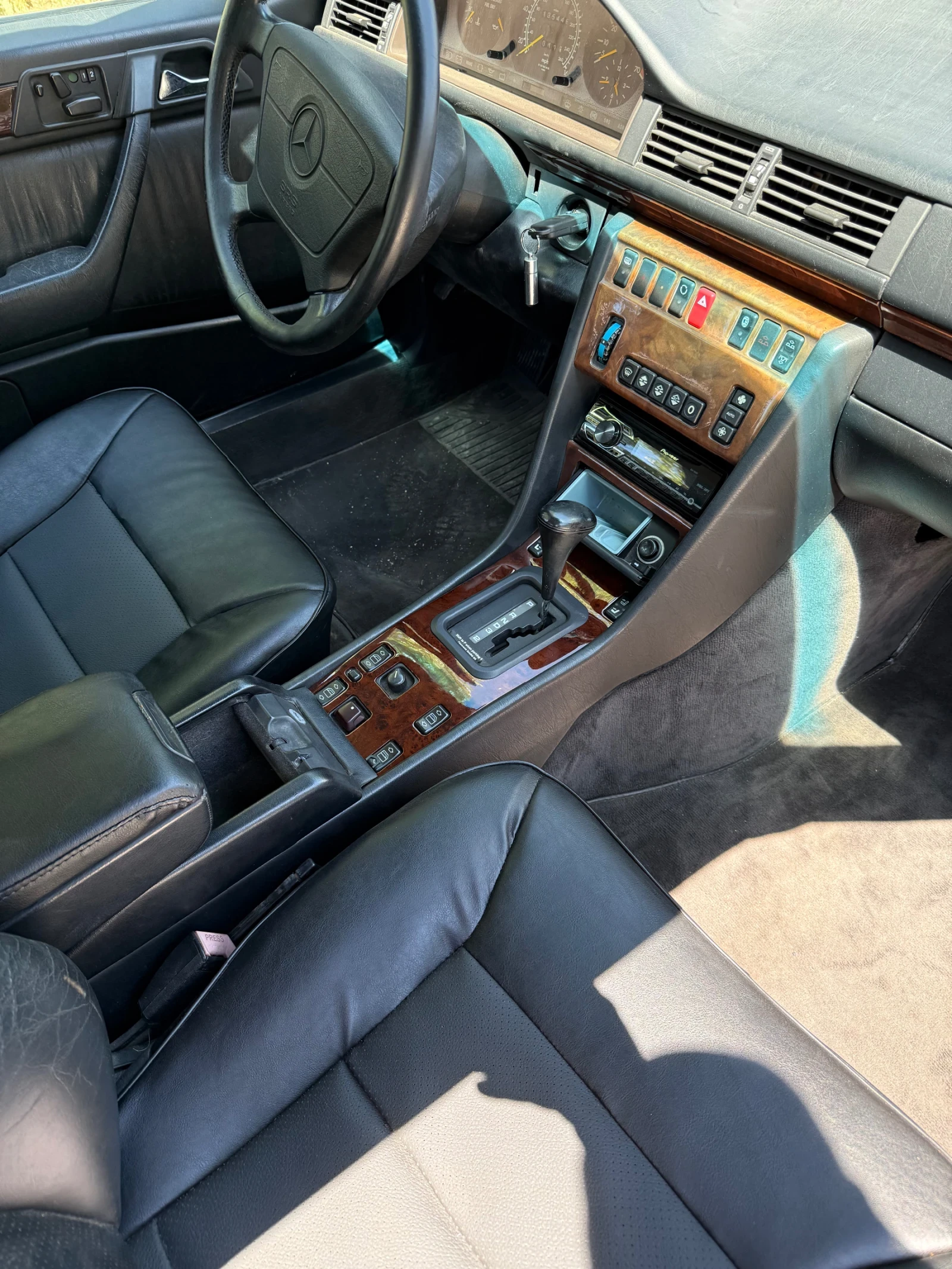 Mercedes-Benz 124 Кабриолет , снимка 8 - Автомобили и джипове - 54721628