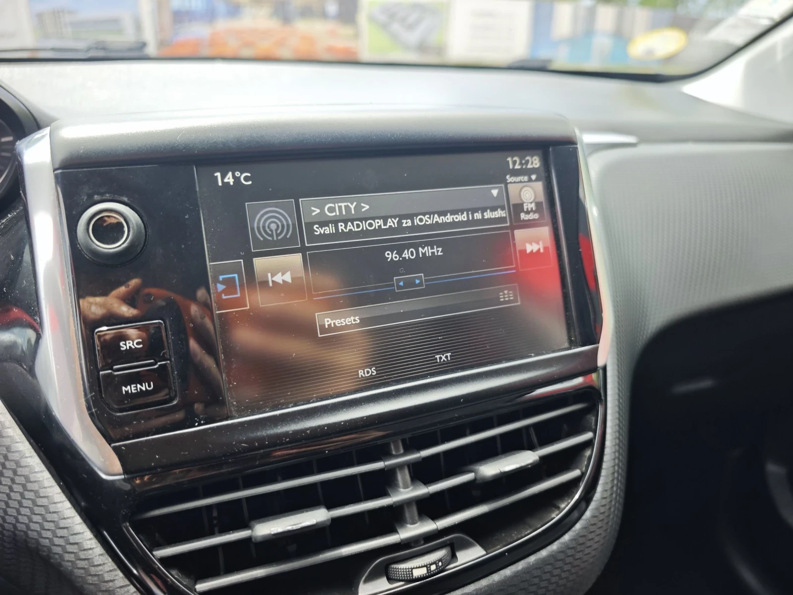 Peugeot 2008 1.6 е-HDI ALLURE /МНОГО ЗАПАЗЕНА+ СЕРВ.ДОКУМЕНТИ/, снимка 15 - Автомобили и джипове - 54934671