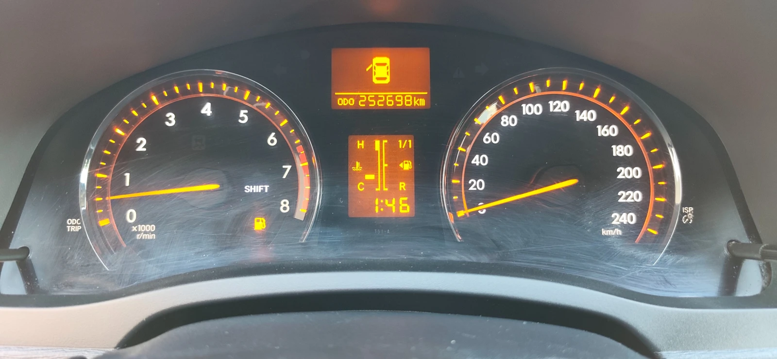 Toyota Avensis 1.6 VVT-I, снимка 8 - Автомобили и джипове - 54993179