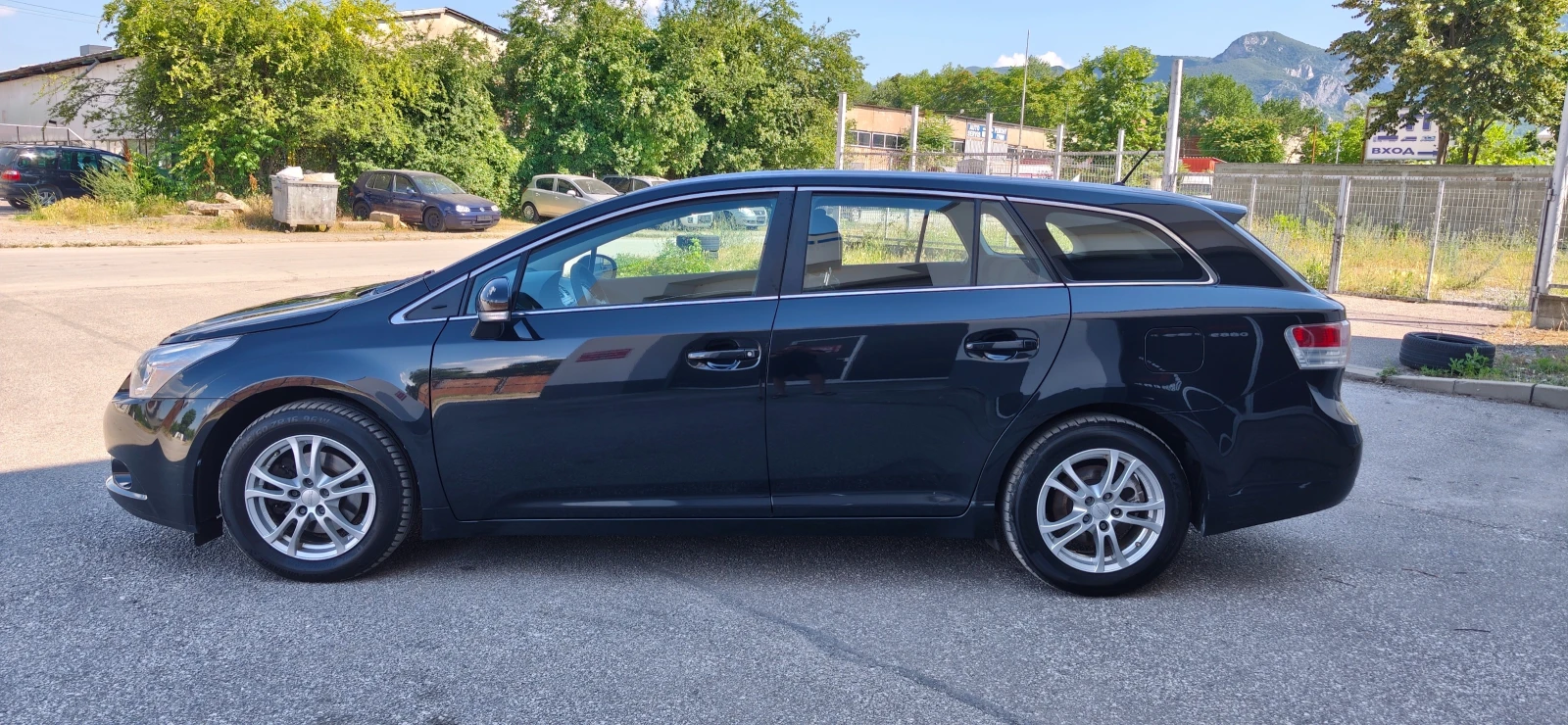 Toyota Avensis 1.6 VVT-I, снимка 6 - Автомобили и джипове - 54993179