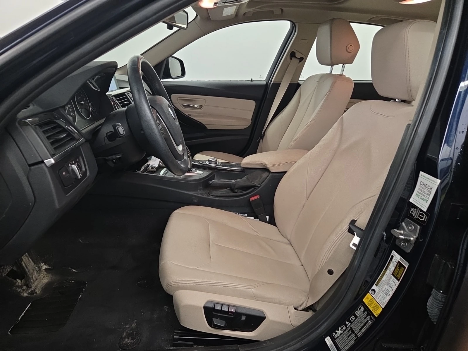 BMW 320 I XDRIVE / MEMORY / PANO / АВТОКРЕДИТ, снимка 9 - Автомобили и джипове - 55847296