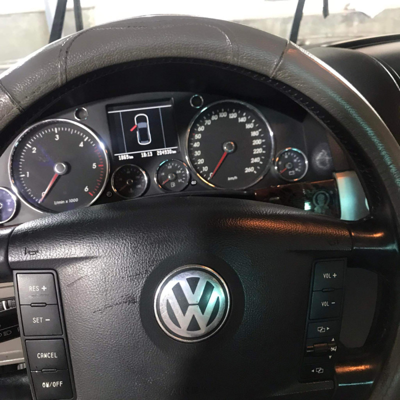 VW Touareg, снимка 5 - Автомобили и джипове - 46362757