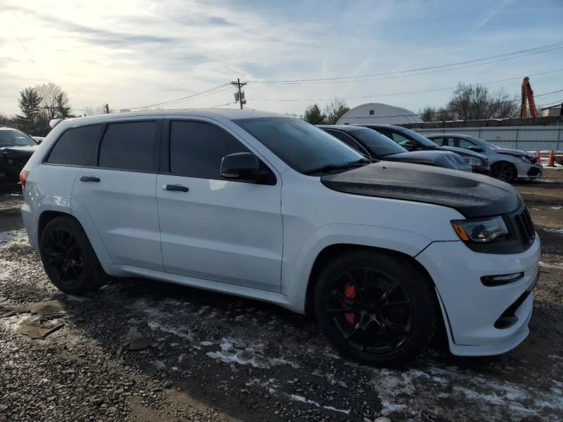 Jeep Grand cherokee SRT-8 Distronic* Keyless* Обдух* 8ZF* Диг.табло* , снимка 4 - Автомобили и джипове - 48675929