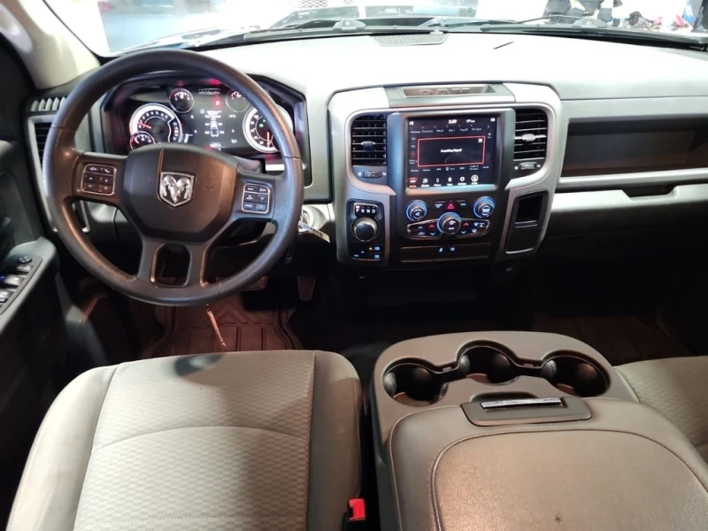 Dodge RAM 1500 * EXPRESS CREW CAB SHORT BED * CARFAX * БЕЗ ПЪРВОН, снимка 10 - Автомобили и джипове - 53431436