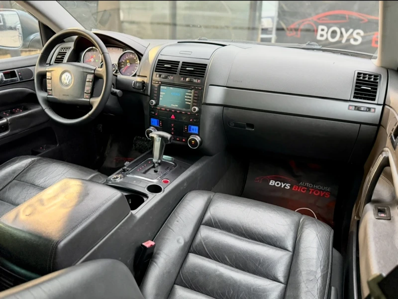 VW Touareg Facelift* Подгрев* Navi* КОЖА* Автомат* 2.5TDI* TO, снимка 10 - Автомобили и джипове - 53518447