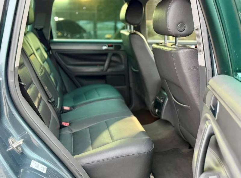 VW Touareg Facelift* Подгрев* Navi* КОЖА* Автомат* 2.5TDI* TO, снимка 11 - Автомобили и джипове - 53518447