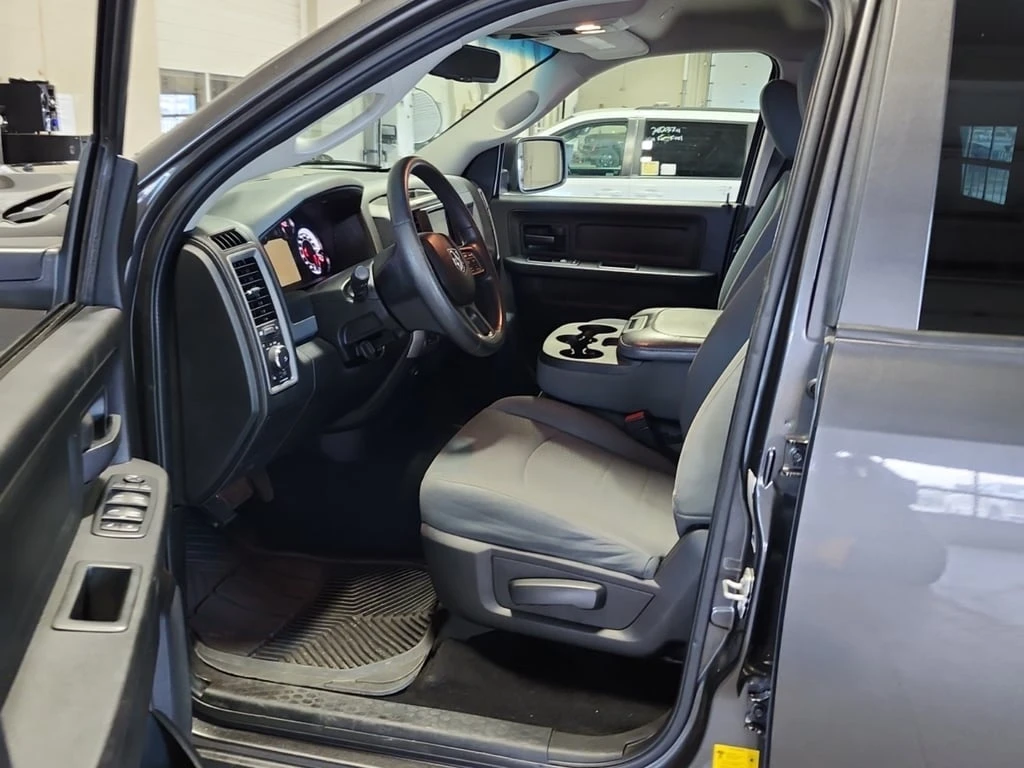 Dodge RAM 1500 * EXPRESS CREW CAB SHORT BED * CARFAX * ��� ������ | Mobile.bg � ����������� 5