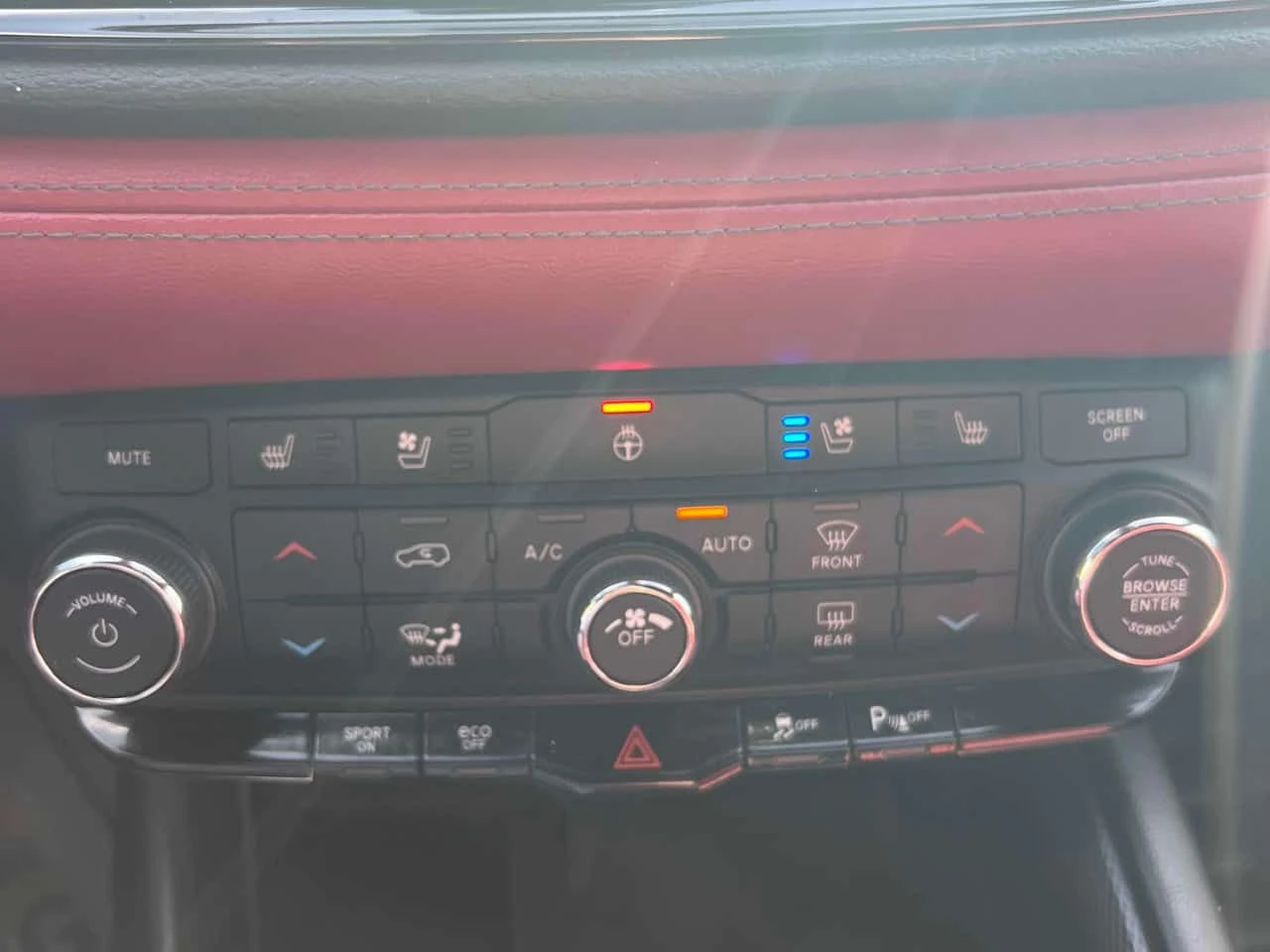 Dodge Durango R/T AWD / Harman Kardon / ОБДУХВАНЕ / АВТОКРЕДИТ , снимка 17 - Автомобили и джипове - 54651103