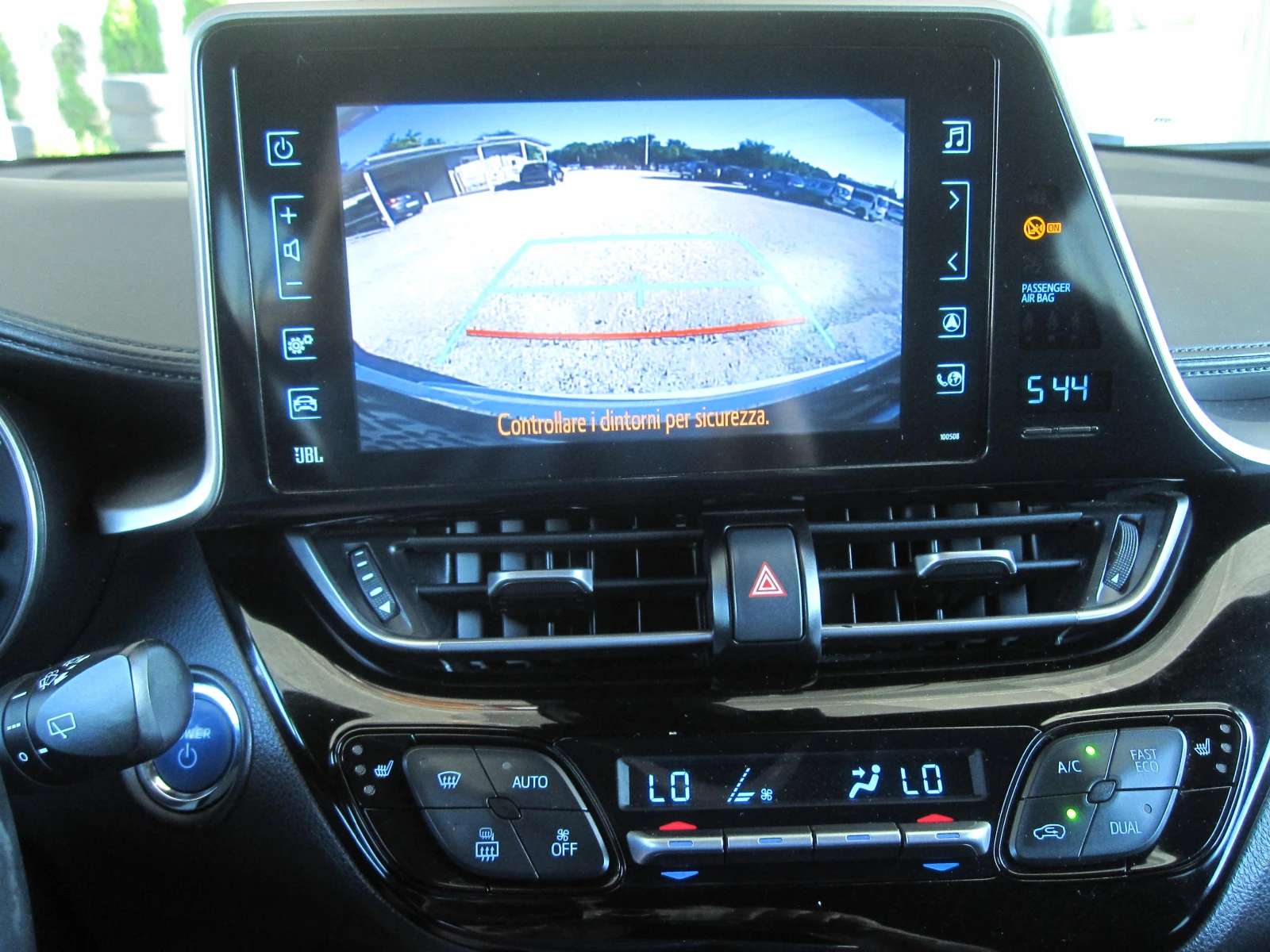 Toyota C-HR 1, 8-Хибрид, Подгрев, Камера, снимка 8 - Автомобили и джипове - 54932503