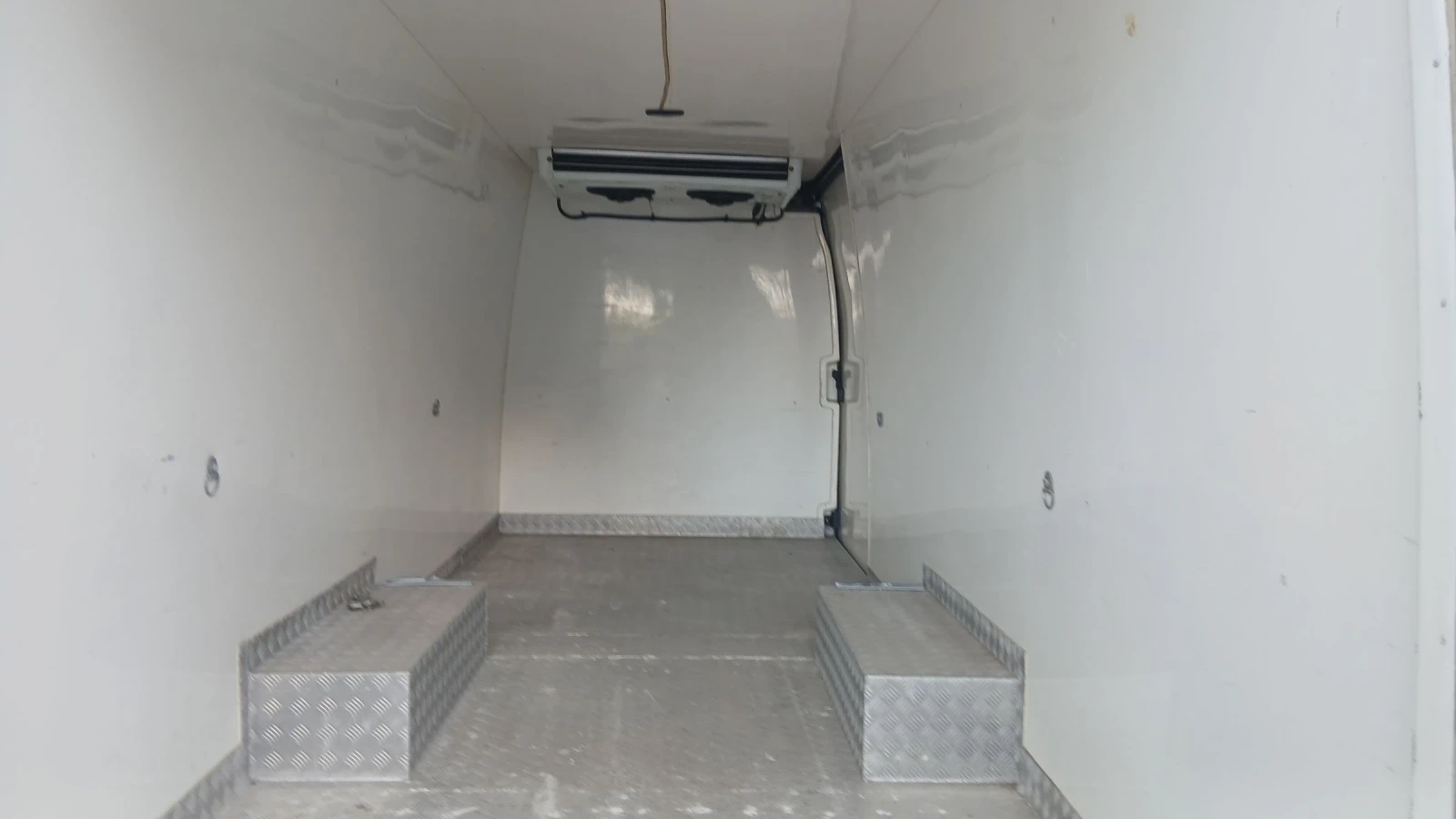 Iveco Daily 35C15 Хладилен!!, снимка 15 - Бусове и автобуси - 53540387