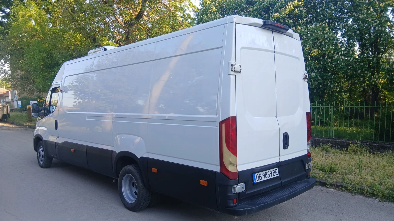 Iveco Daily 35C15 Хладилен!!, снимка 7 - Бусове и автобуси - 53540387