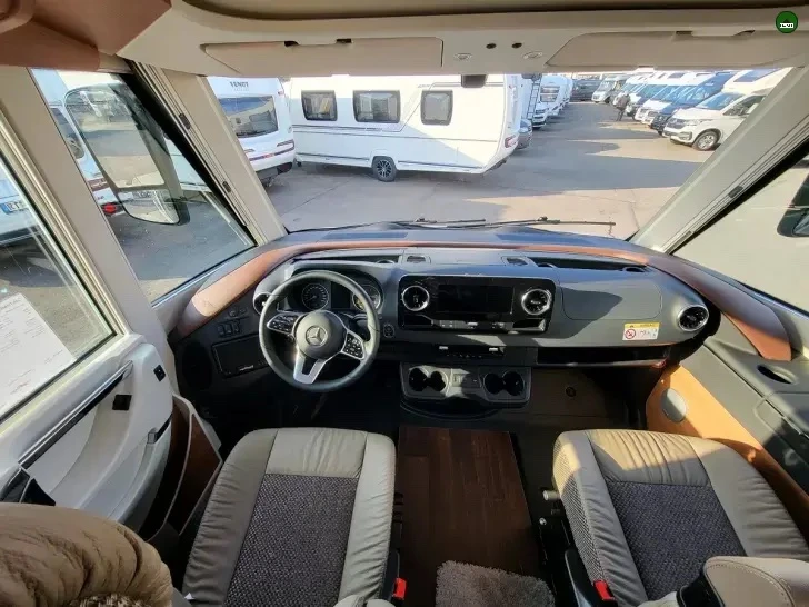 Кемпер Carthago C-Line 4.9L Mercedes* Хидравлика* LiFePO4* ALDE, снимка 7 - Каравани и кемпери - 48586057