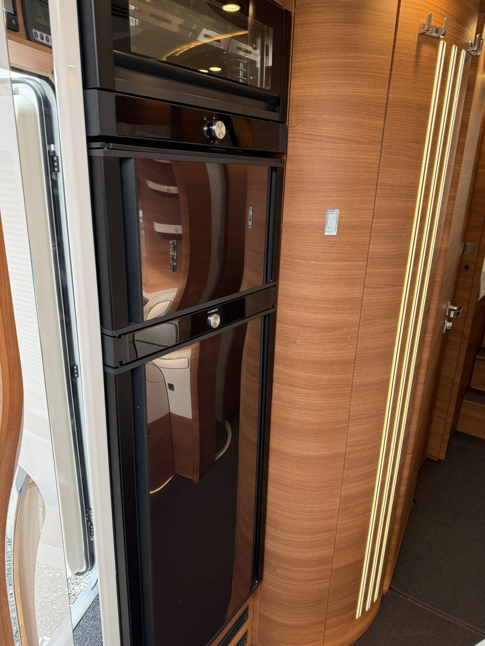 Кемпер Carthago C-Line 4.9L Mercedes* LiFePO4* Хидравлика* ALDE - изображение 8