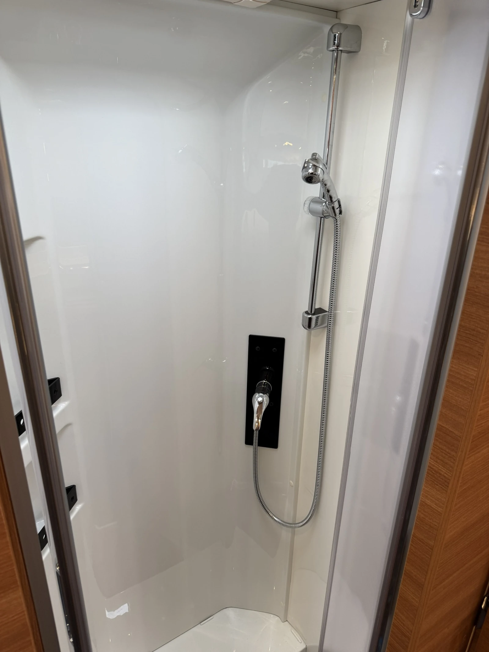 ������ Carthago C-Line 4.9L Mercedes* LiFePO4* ����������* ALDE | Mobile.bg � ����������� 14