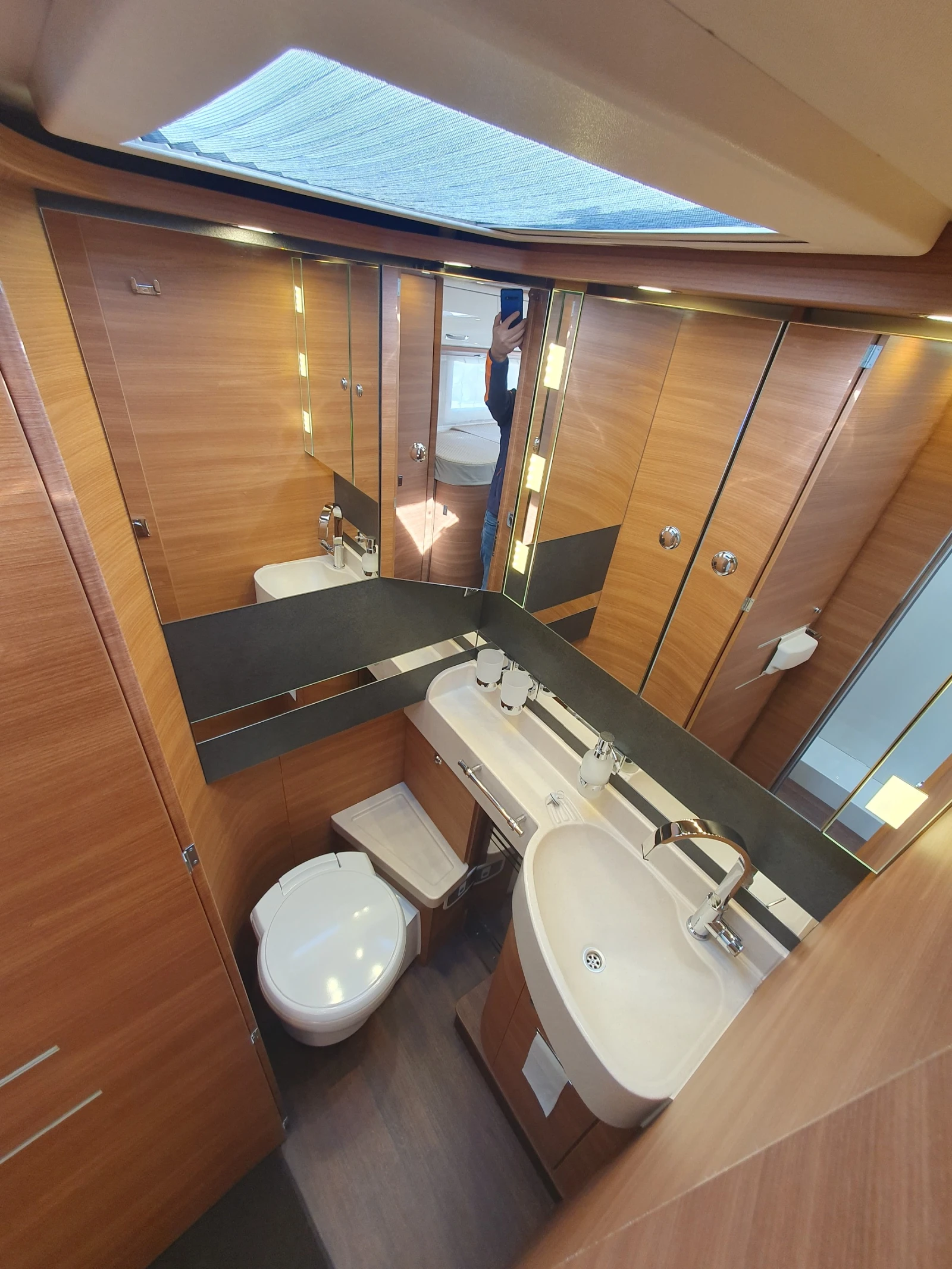  Carthago C-Line 4.9L Mercedes* LiFePO4* * ALDE | Mobile.bg   15