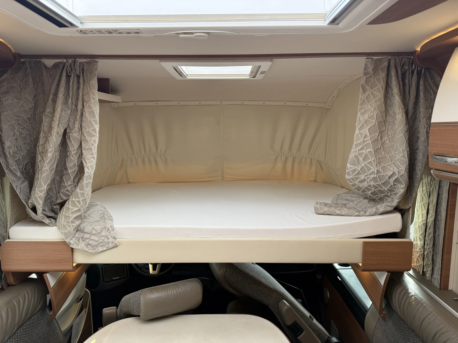 ������ Carthago C-Line 4.9L Mercedes* LiFePO4* ����������* ALDE | Mobile.bg � ����������� 12