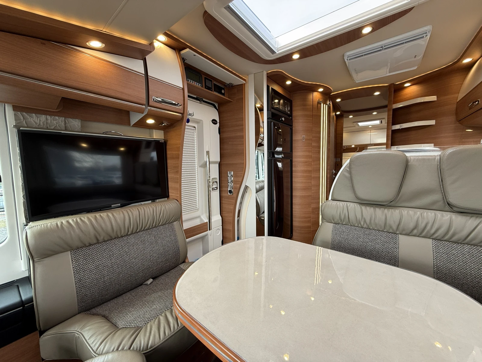 Кемпер Carthago C-Line 4.9L Mercedes* LiFePO4* Хидравлика* ALDE - изображение 7